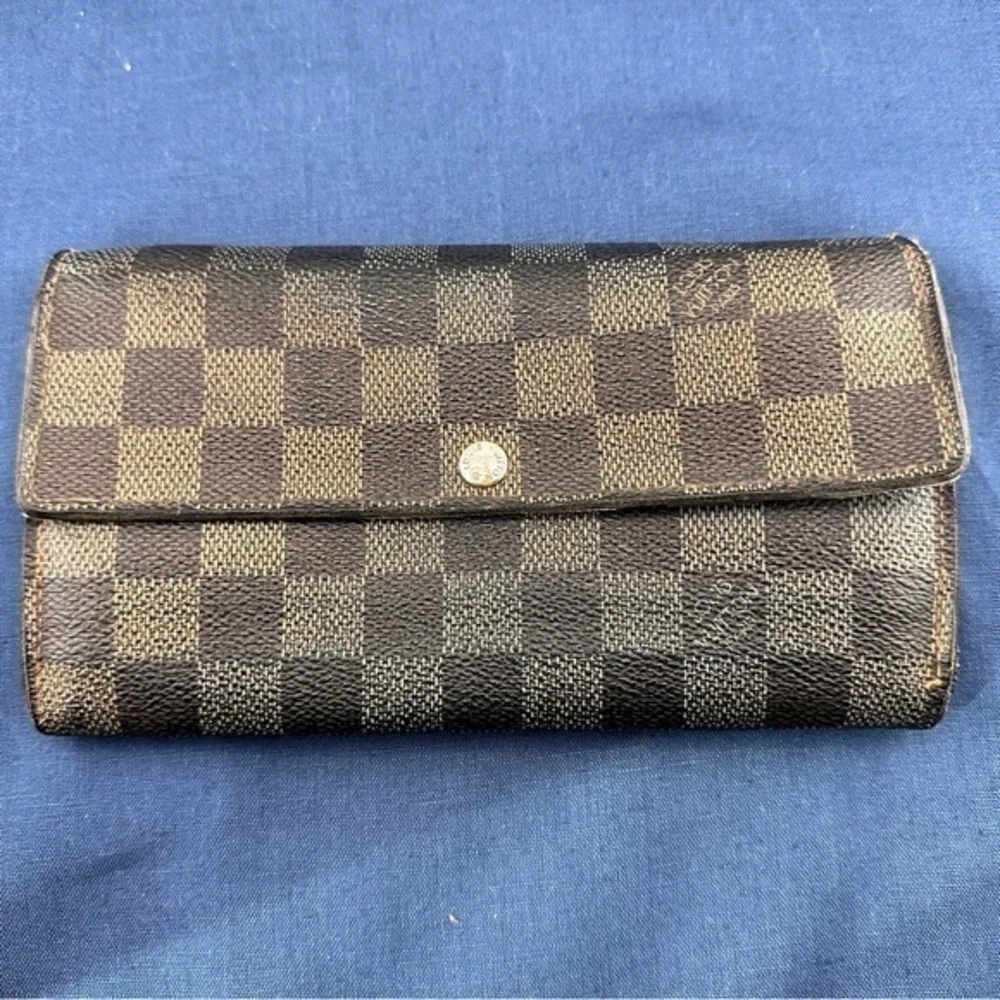 AUTHENTIC Louis Vuitton wallet. Damier Graphite Canvas.